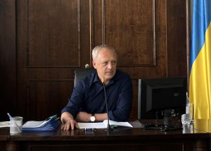 Чергова сесія Чернівецької міської ради знову першим питанням поставила допомогу ЗСУ